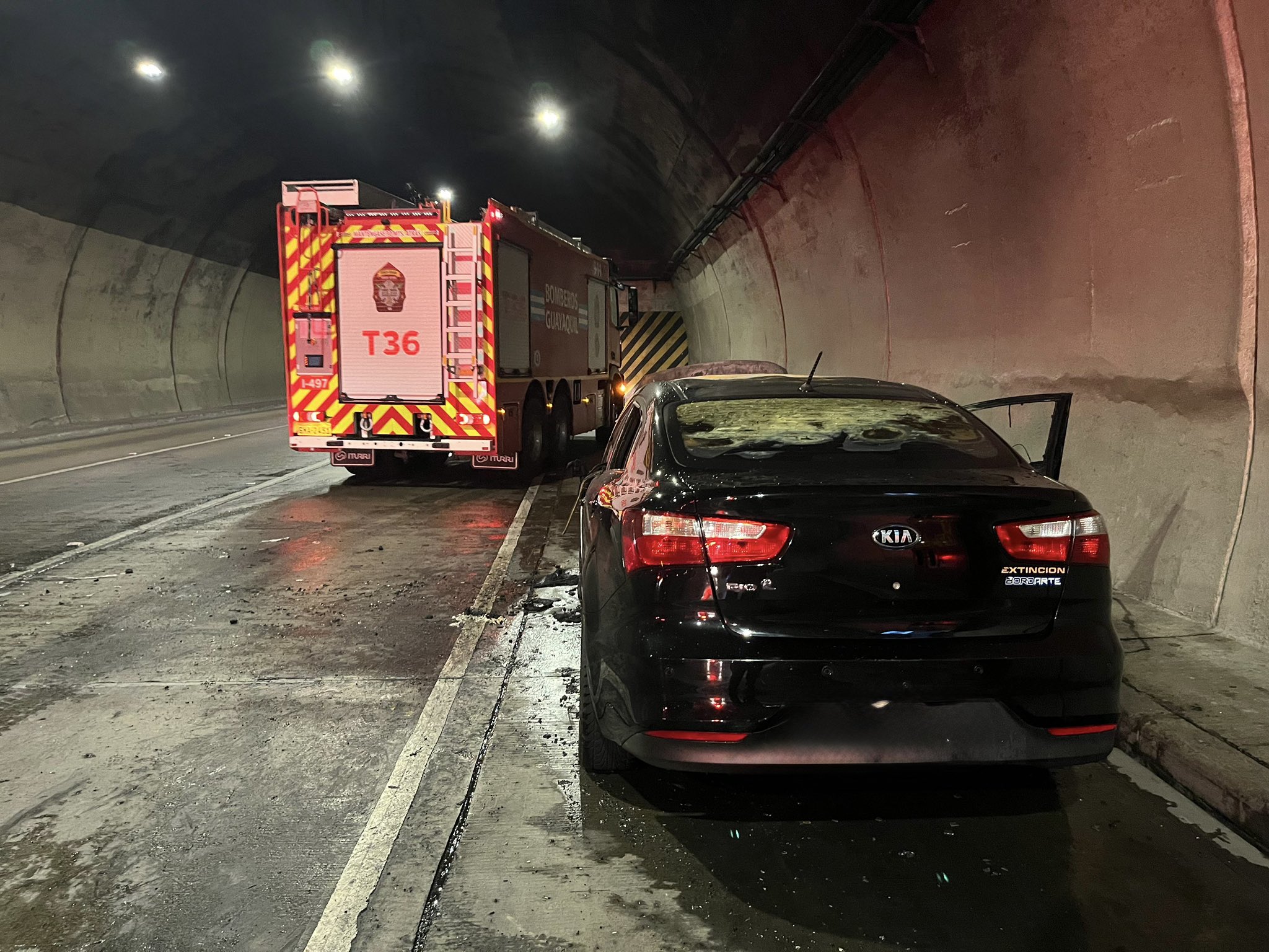 Incendio vehicular en el túnel San Eduardo fue controlado por el BCBG