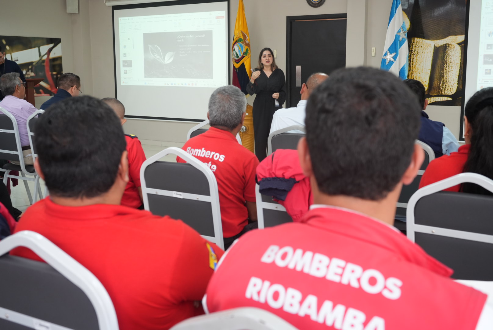 Socialización de la Ley de Protección de Datos Personales se dictó en la Academia de Bomberos de Guayaquil «Crnl. Gabriel Gómez Sánchez»