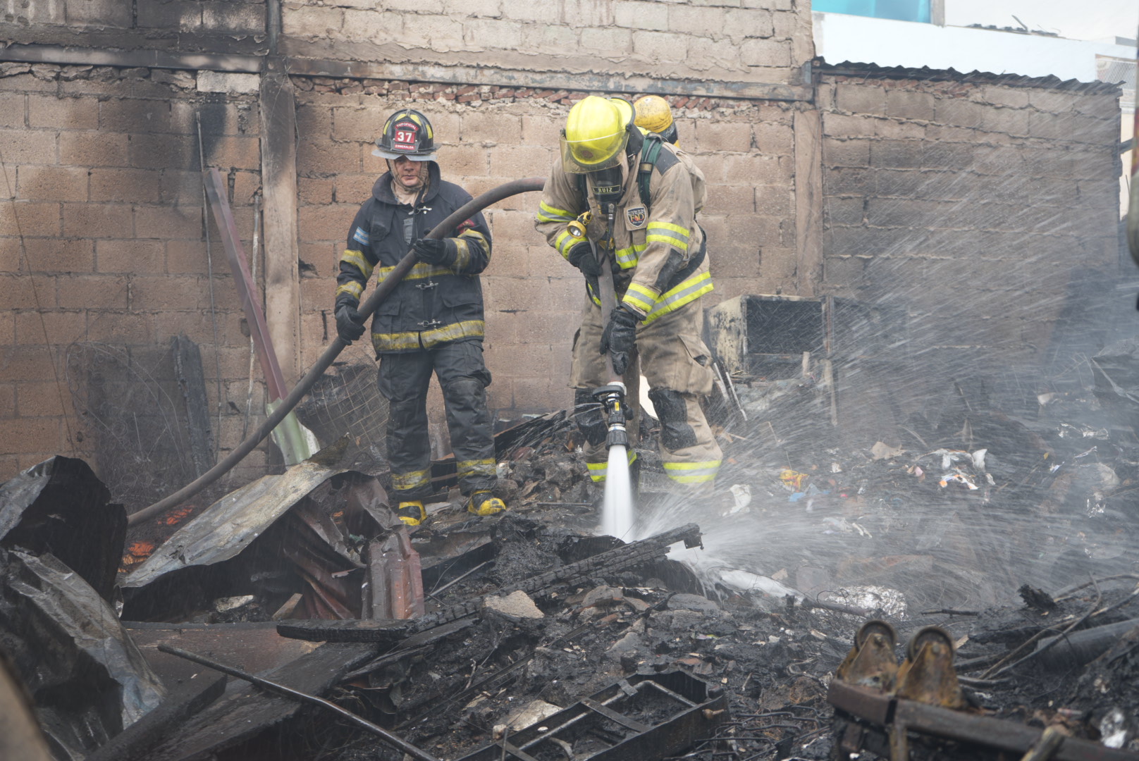 Incendio estructural en Los Vergeles se controló con amplio despliegue operativo