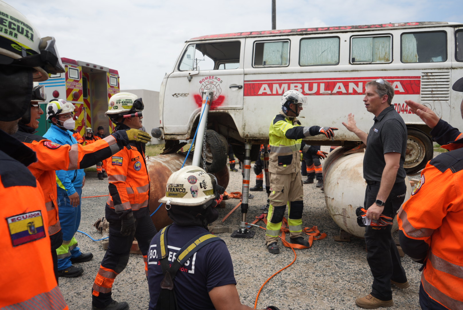 Taller de Rescate Pesado se dio en la Academia de Bomberos de Guayaquil Crnl. Gabriel Gómez Sánchez