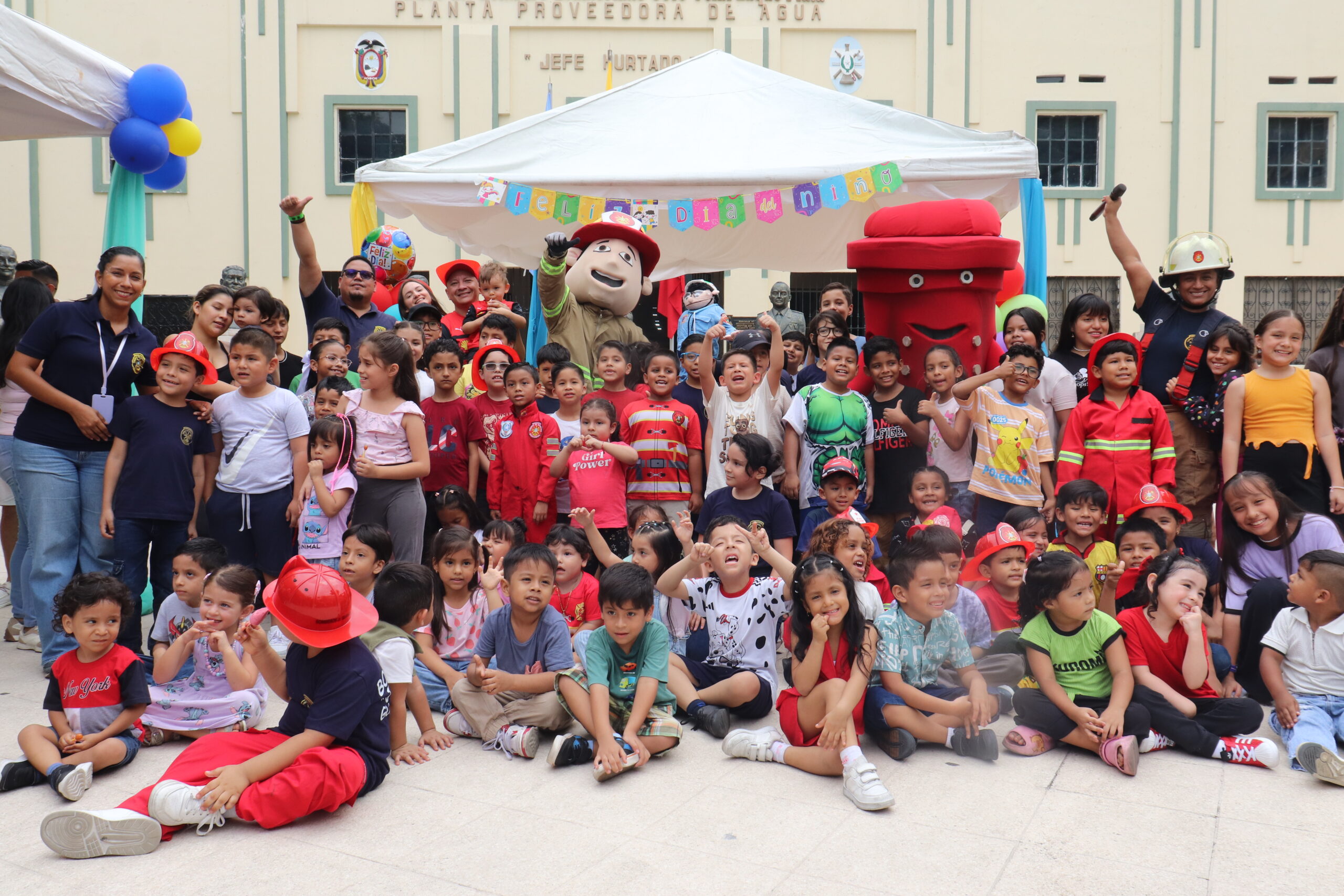 Mañana divertida por el festejo del Día del Niño se vivió en el Museo del Bombero Ecuatoriano «Jefe Félix Luque Plata”