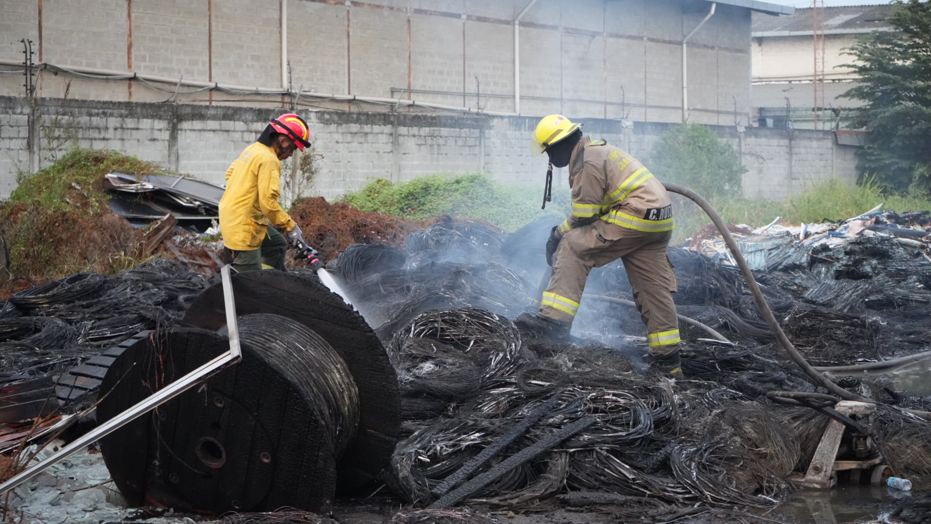 BCBG controló incendio en predio con desechos en el km 14.5 de la vía a Daule