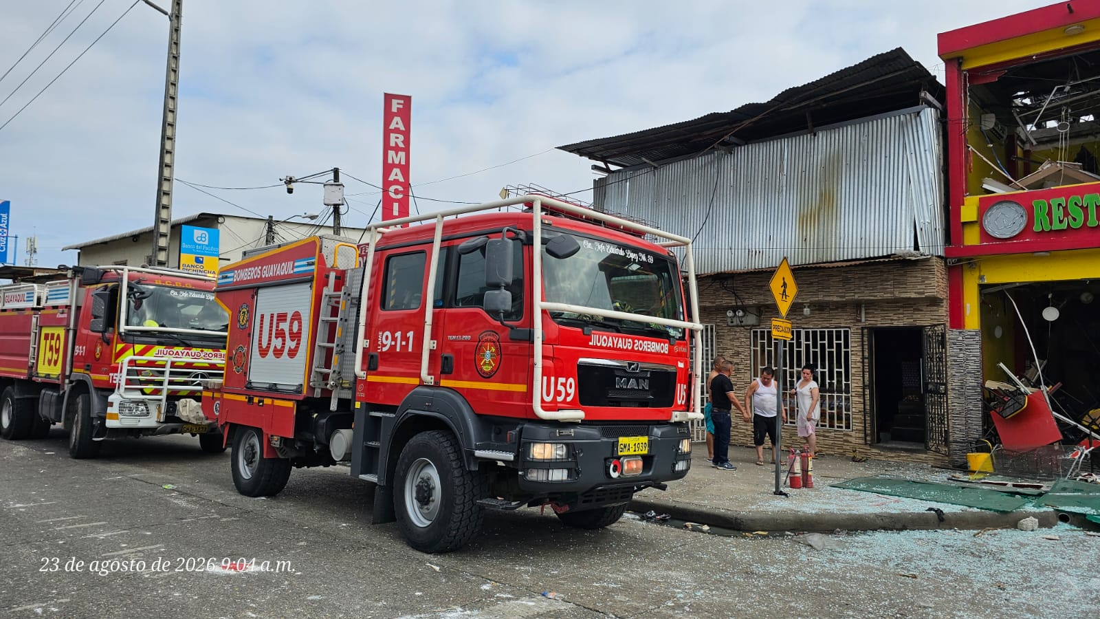 Fuerte explosión por aparente fuga de gases de dio en local comercial de la avenida Casuarina