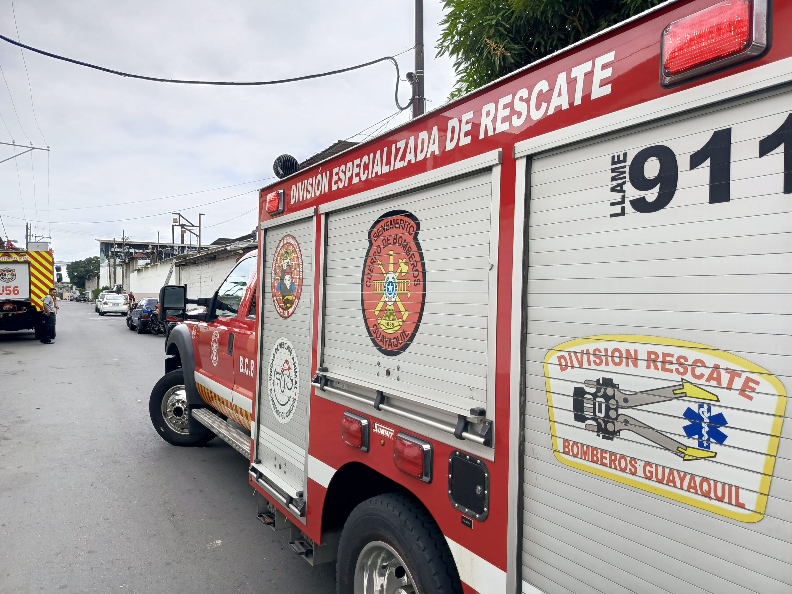 BCBG respondió a rescate de persona atrapada en una planta de la vía a Daule